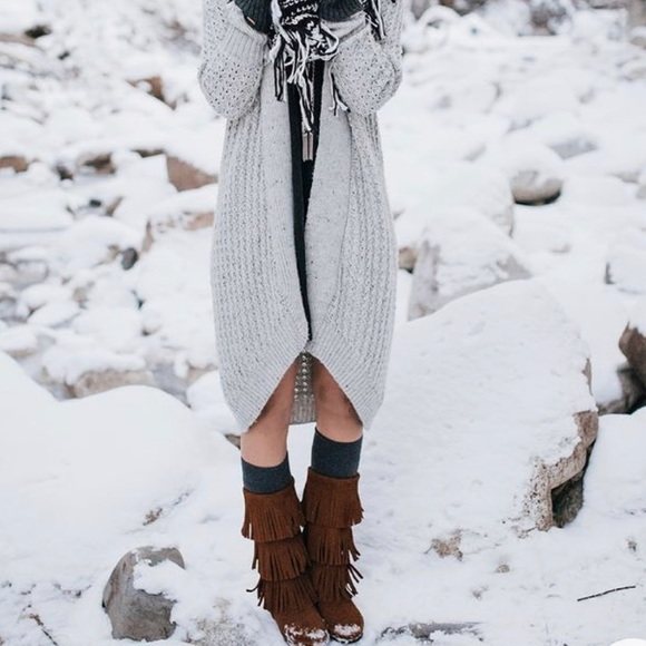 Minnetonka 3 layer fringe boots - Picture 9 of 10